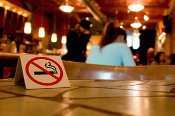 Ohne Qualm geht’s auch: Hohe Zustimmung für Rauchverbot in der Gastronomie