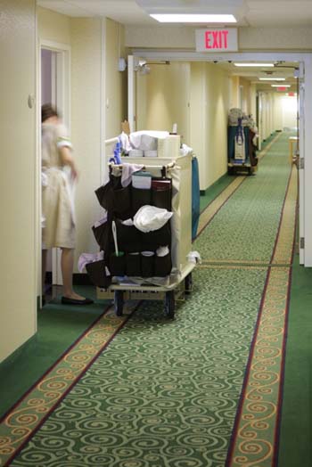 Roomkeeping im Tophotel: Erstmals Bußgelder für Dumpinglöhne verhängt