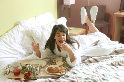Endlich wieder Ruhe am Morgen: Das Hotelfrühstück soll nun doch in die Mehrwertsteuersenkung für Übernachtungen einbezogen werden (Foto: olly/fotolia.com