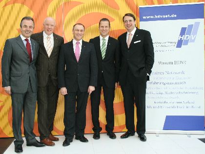 Der neue und alte HDV-Vorstand: Jochen Zillert (1. Beisitzer), Carsten Lütkemann (2. Beisitzer), Carsten Schmahl (2. Vorsitzender), David Depenau (Schatzmeister) und Alexander Aisenbrey (1.Vorsitzender).