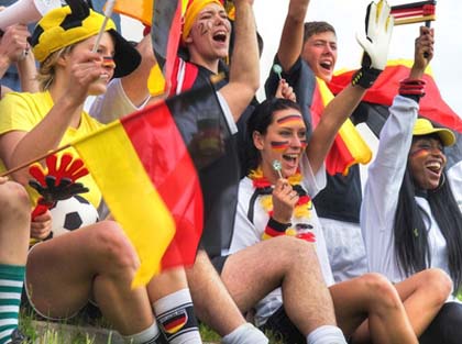 Begeisterung beim “Public Viewing” auch zur Frauen-Fußball-WM 2011 in Deutschland? (Foto: © mirpic/fotolia.com)