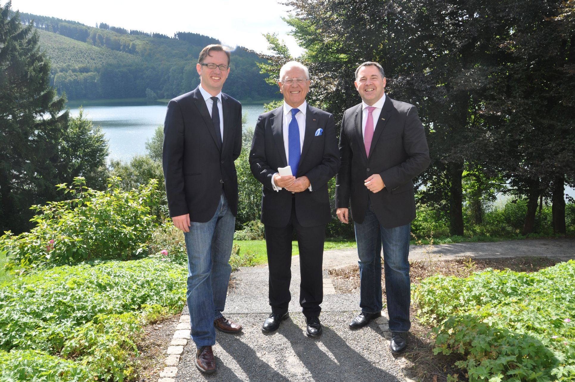 Heinz Horrmann (mitte) mit Welcome Hotels-Geschäftsführer Carsten Kritz (links) und Mario Pick.