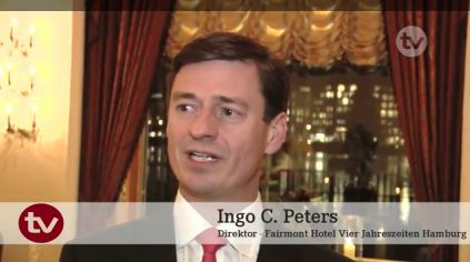 Ingo C. Peters, Direktor des 113 Jahre alten Fairmont Hotels Vier Jahreszeiten Hamburg, über Rezepte gegen den Fachkräftemangel - im Manager-Interview mit HOTELIER TV