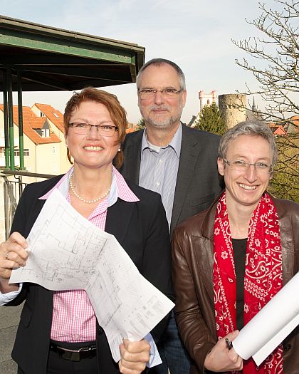 Von links: Gabriele Christ (Eigentümerin), Cornelia Gekeler (Projektleiterin) und Rainer Frank (Geschäftsführer Emds Hotel Development) 