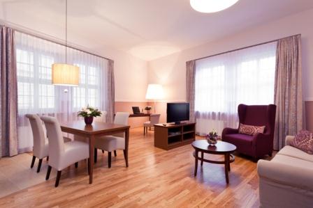 Aparthotels An der Frauenkirche Dresden: Living Room Superior Apartment