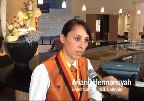 Interview mit HOTELIER TV: Arianti Hermansyah vom Novotel Hamburg Alster ist beste Nachwuchs-Hotelfachfrau Deutschlands