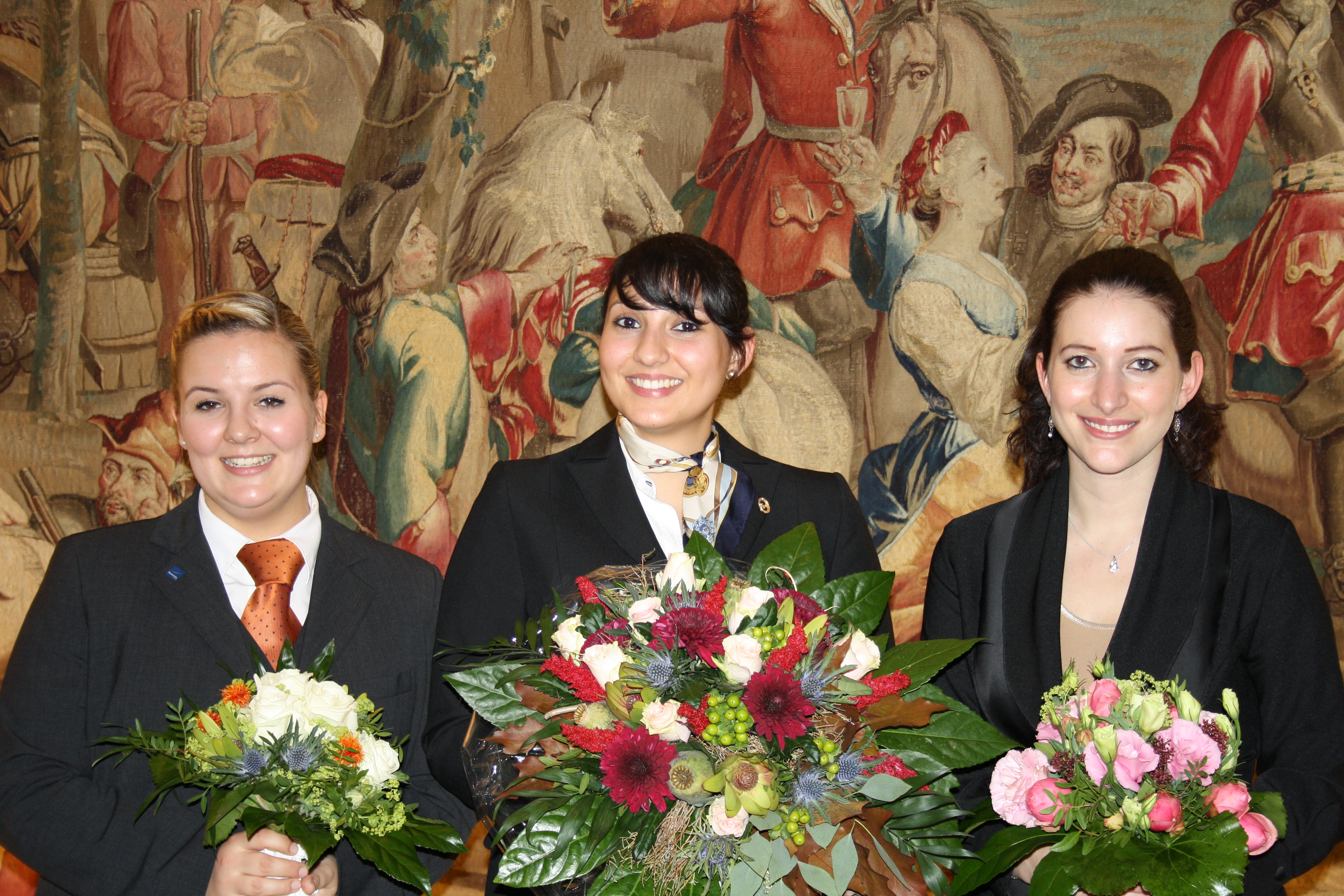 Die Finalisten des AICR-Wettbewerbs "Receptionist of the Year" (von links): Johanna Boss, Rima Barakat (Siegerin), Nathalie Colin