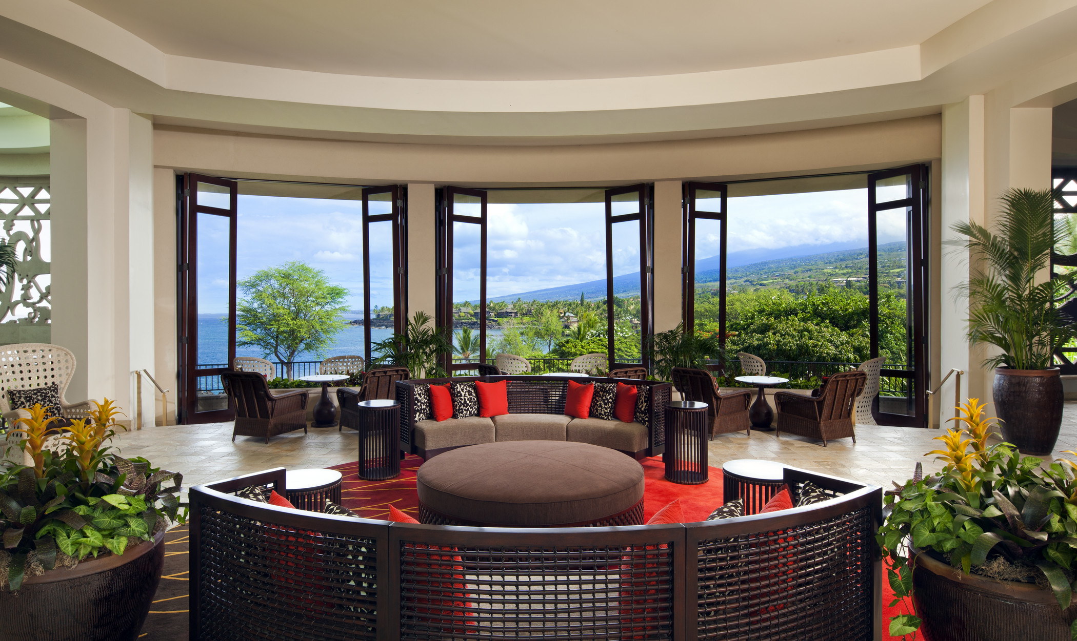 Sheraton Hotels & Resorts Invests $230 Million to Renovate Four Iconic Hawaiian Properties