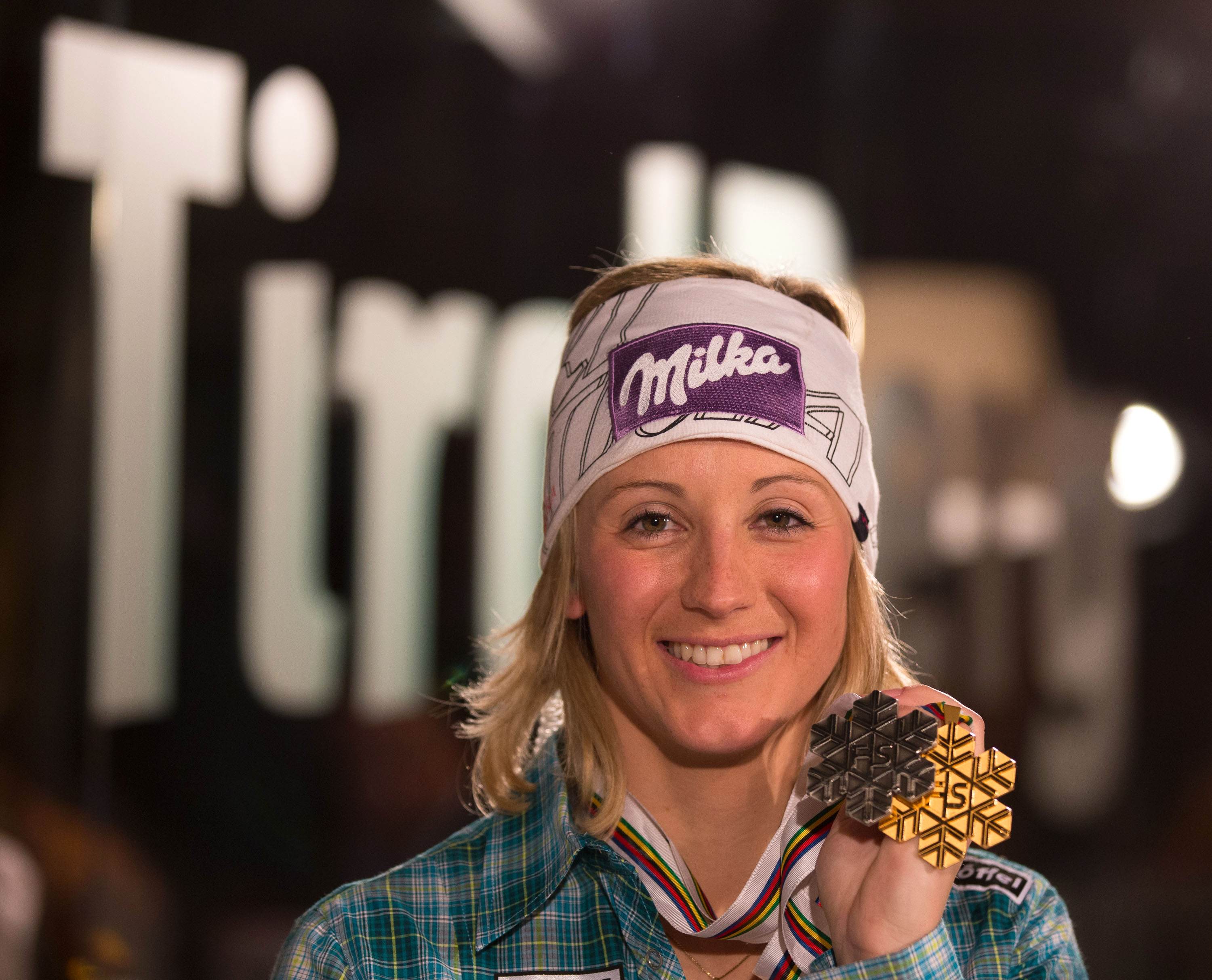 Michaela Kirchgasser holte Silber im Slalom und feierte ihre Medaille bei der "TirolBerg Friends Night", mit der der Tirol-Auftritt bei der Ski-WM in Schladming seinen würdigen Abschluss fand