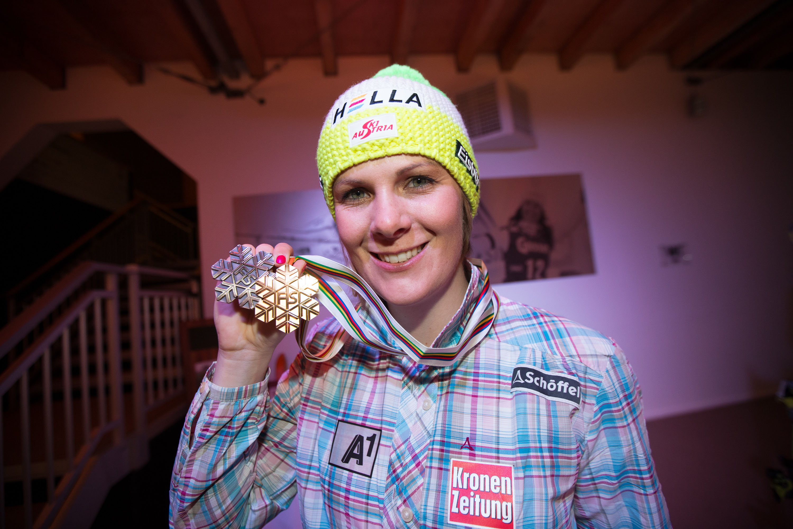Niki Hosp präsentierte stolz ihre beiden Medaillen im TirolBerg