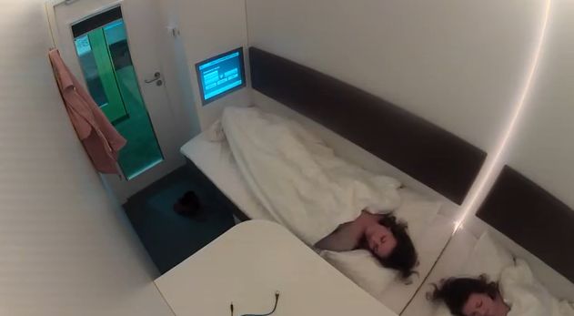 Probeschlafen im wohl kleinsten Hotel Deutschlands - Napcabs im Airport München echte Konkurrenz zu Flughafenhotels - Testbericht bei HOTELIER TV