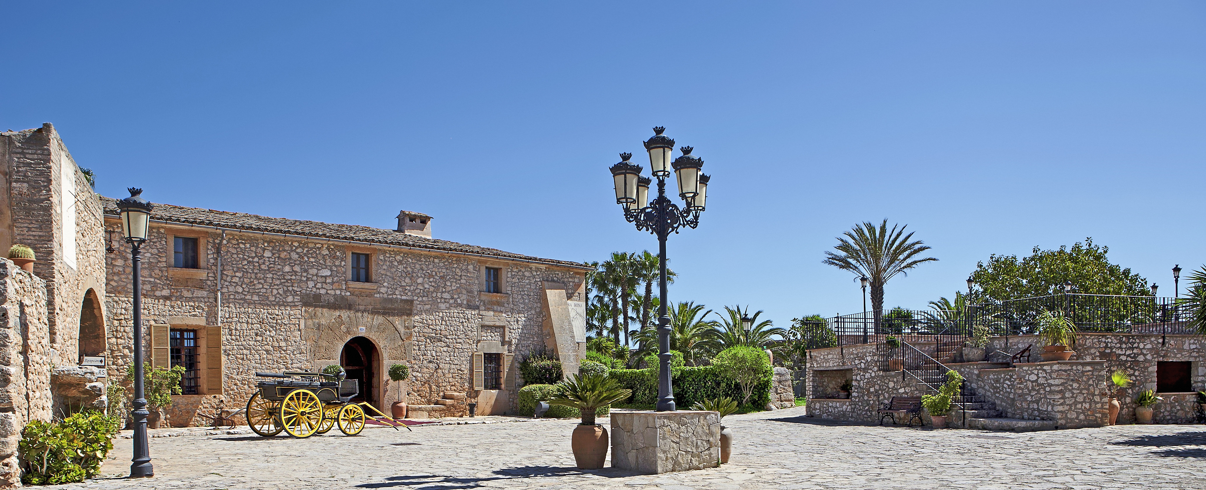 Landestypisches Flair verspricht die authentisch mallorquinische Finca aus dem 13. Jahrhundert: Das neue Viverde Hotel Sa Bassa Rotja auf Mallorca