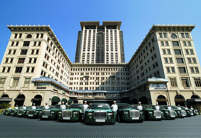 The Peninsula Hong Kong mit Rolls Royce Flotte
