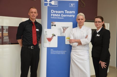 FBMA Dream Team 2013: Lisa Korth (Köchin), Marina Ganz (Restaurantfachfrau) und Rico Bannow (Barkeeper) von der Hotelfachschule Hamburg