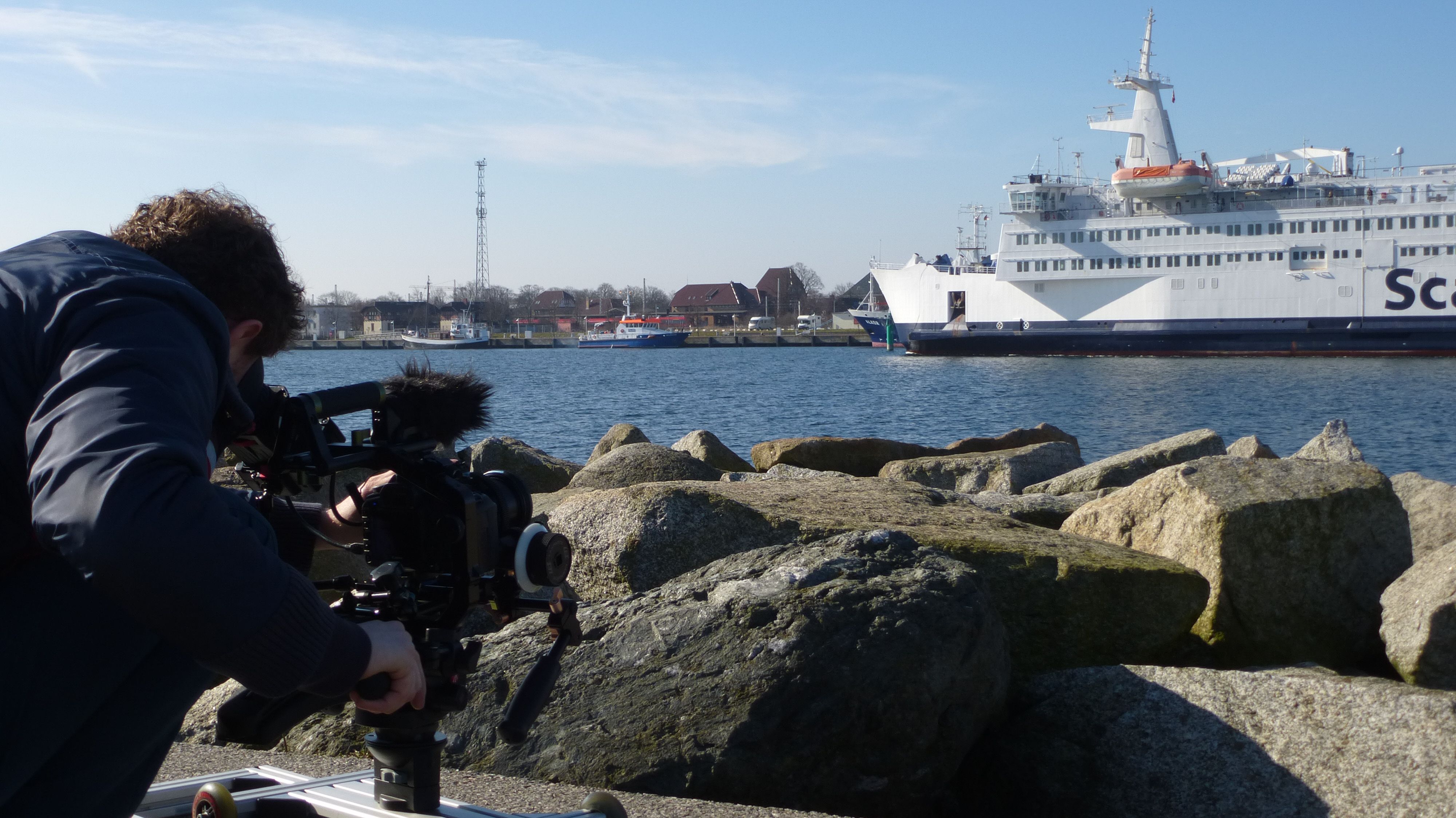 Schiffsabgase noch schädlicher als bisher angenommen - Dreharbeiten in Warnemünde (Foto: ZDF/Hilde Buder-Monath)